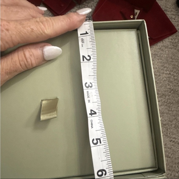 Van Cleef & Arpels Sage Green Accent Box - Picture 6 of 6